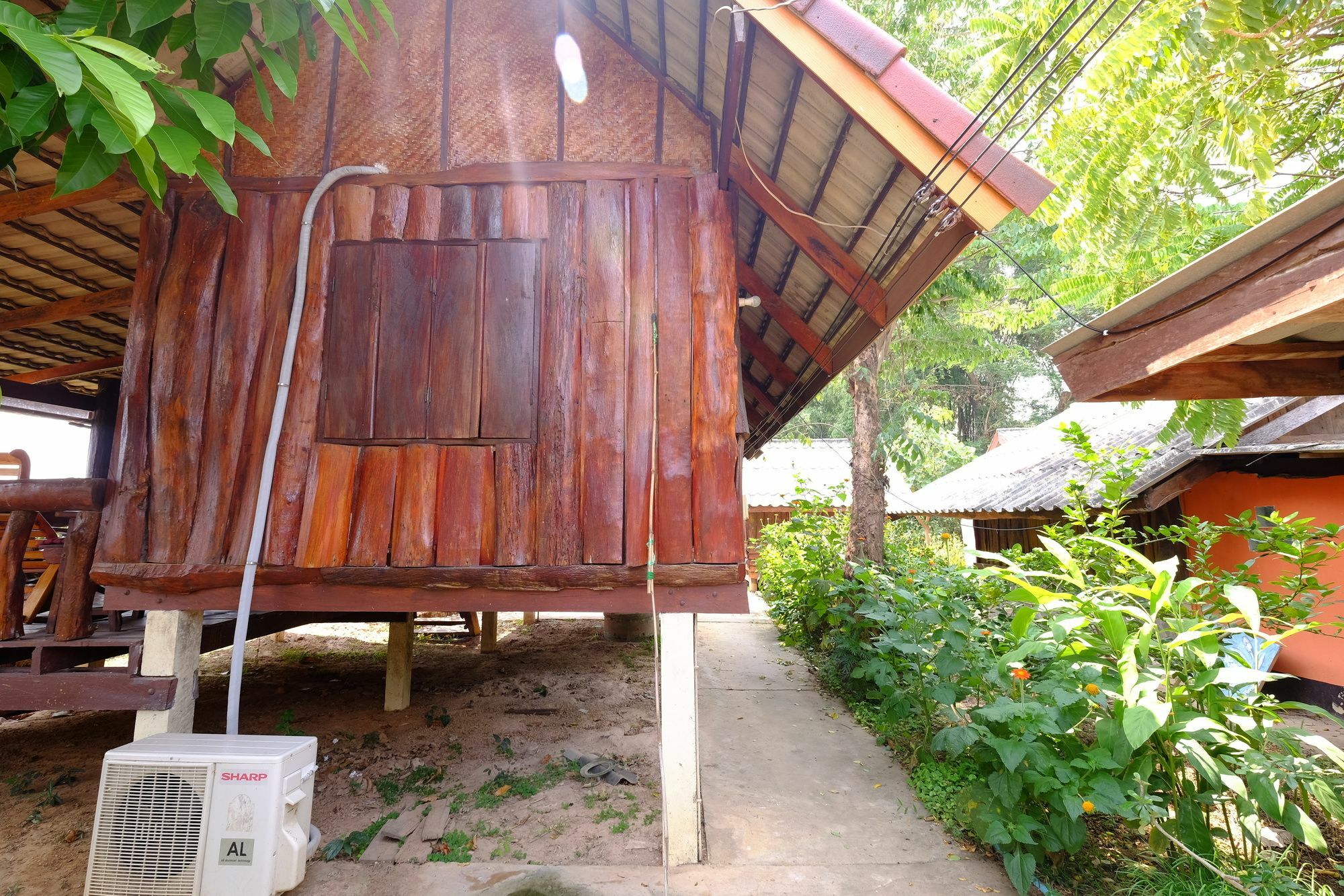 Baanpakrimklong Sukhamon Homestay & Resort ムックダーハーン エクステリア 写真